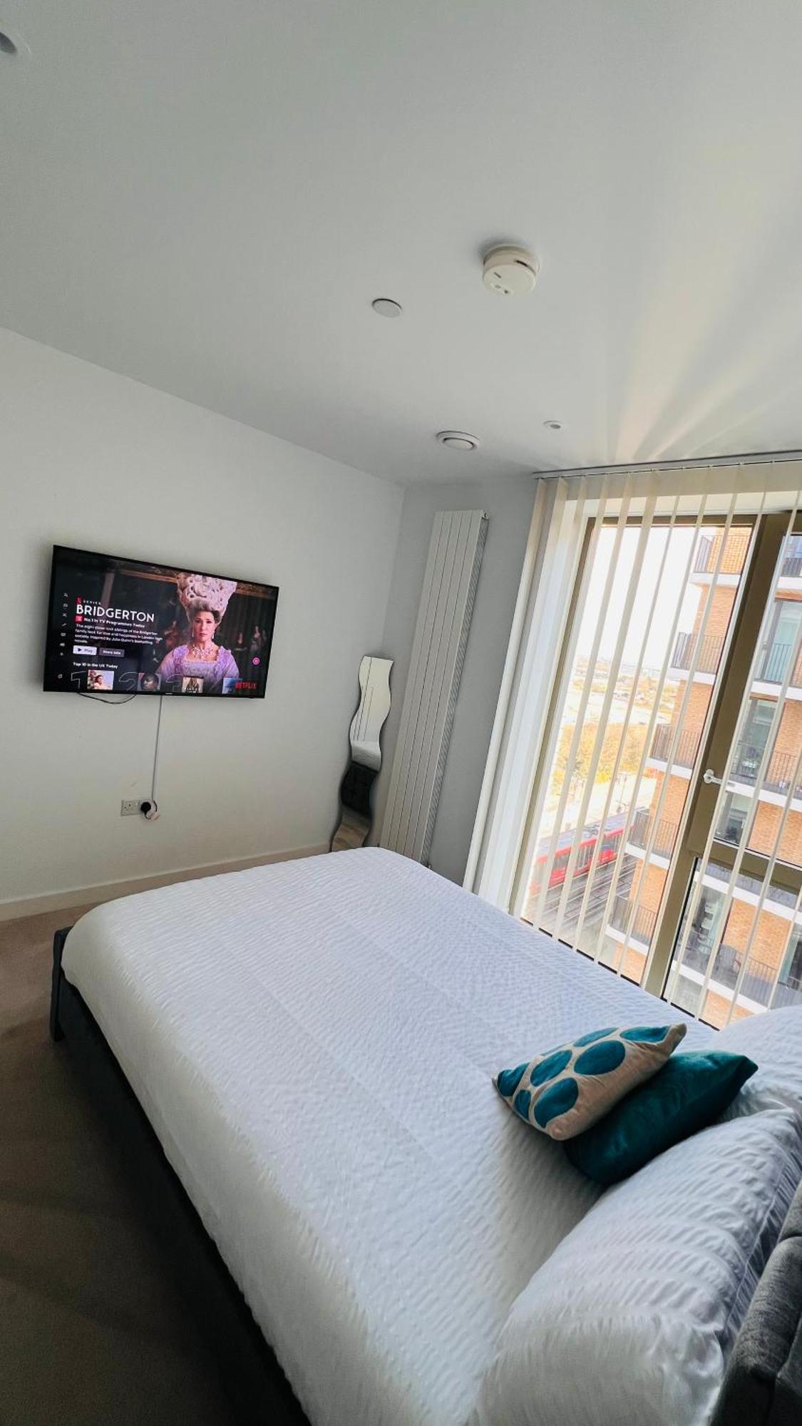 Lush Living - Double Room With Private Bathroom Лондон Экстерьер фото