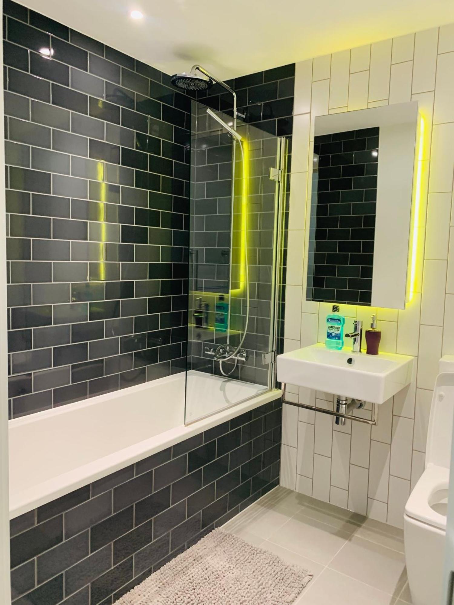 Lush Living - Double Room With Private Bathroom Лондон Экстерьер фото